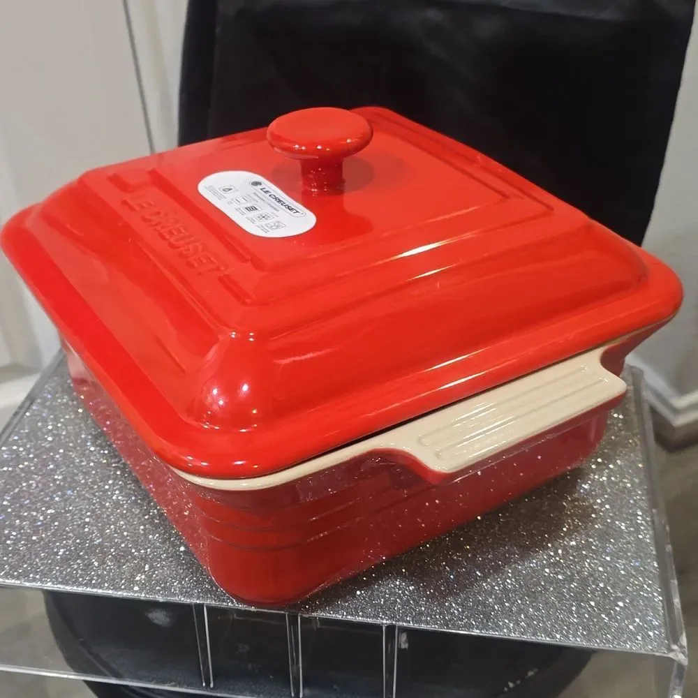 Le‎ Creuset Stoneware Classic 3QT Square Covered Baking Dish- Carmin
